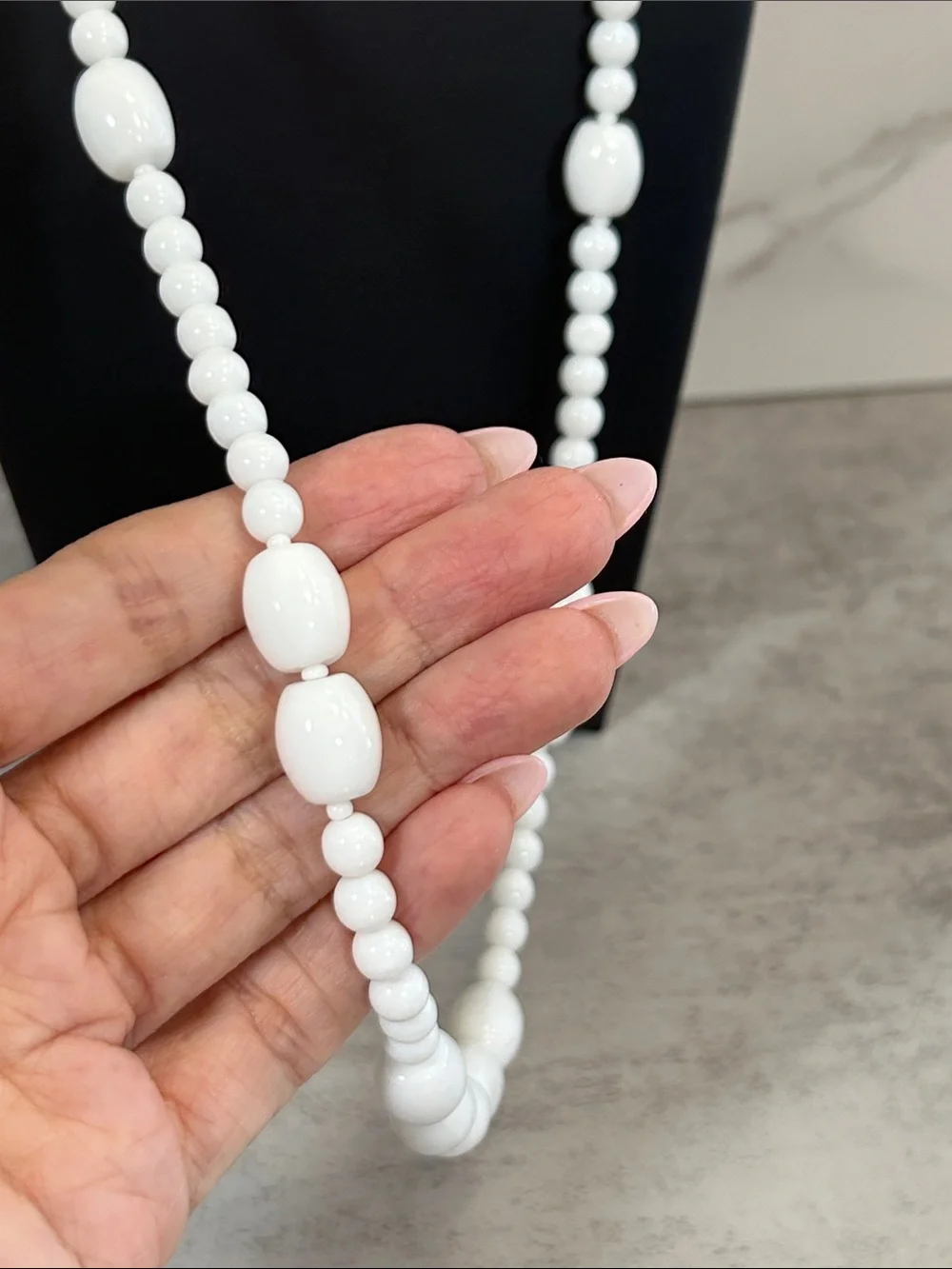 Gorgeous Vintage Milk Glass Necklace - Women Jewelry